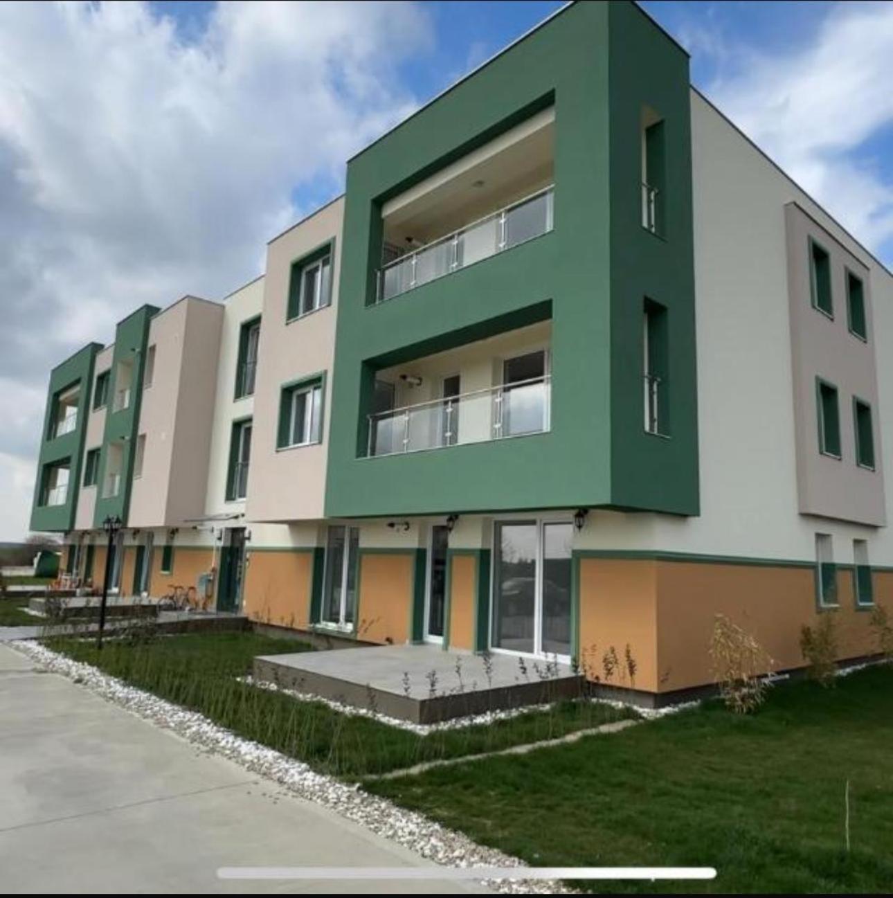 Libertatii Gardens Poolside Airport&Therme Otopeni Exterior foto