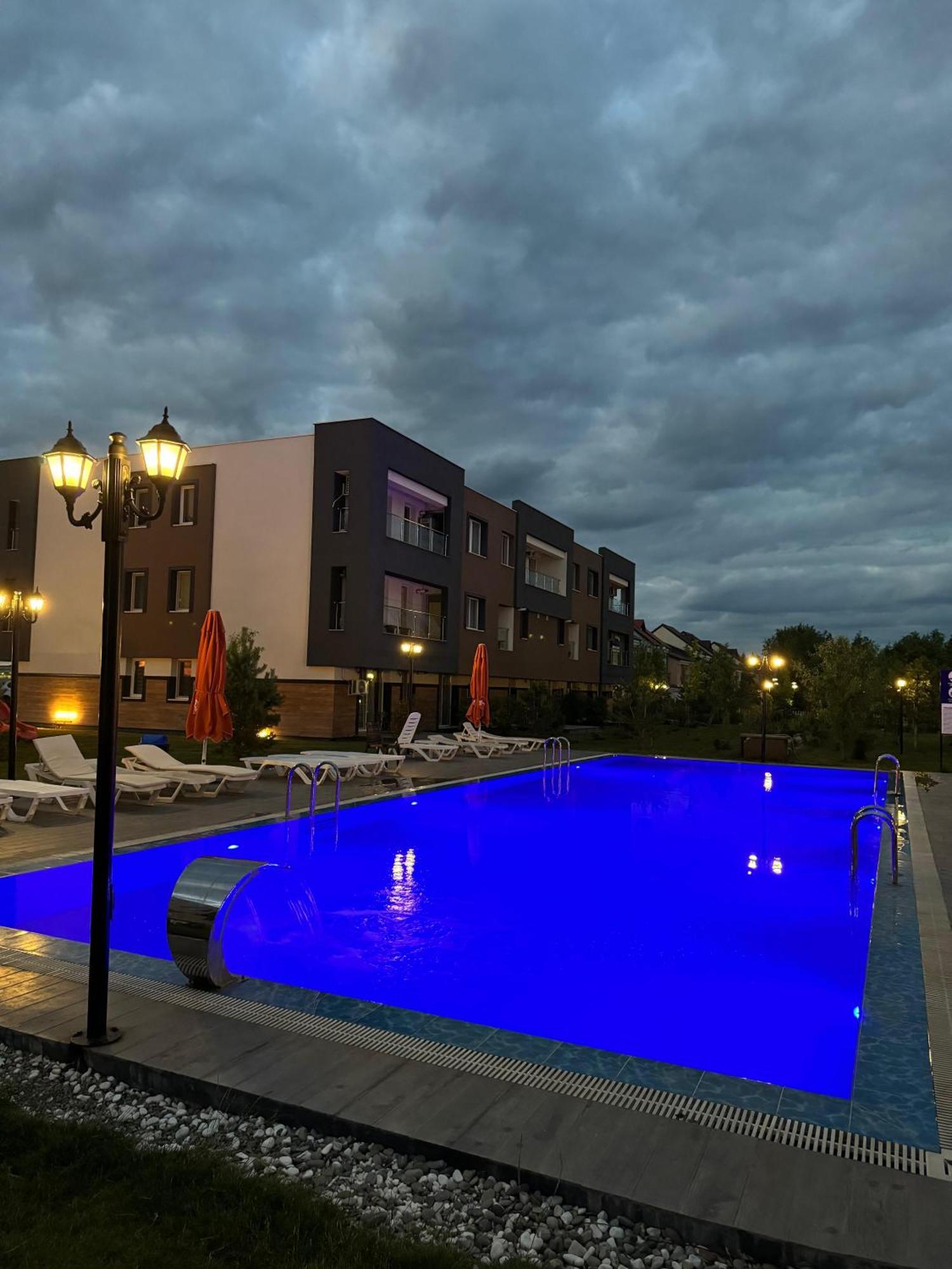 Libertatii Gardens Poolside Airport&Therme Otopeni Exterior foto