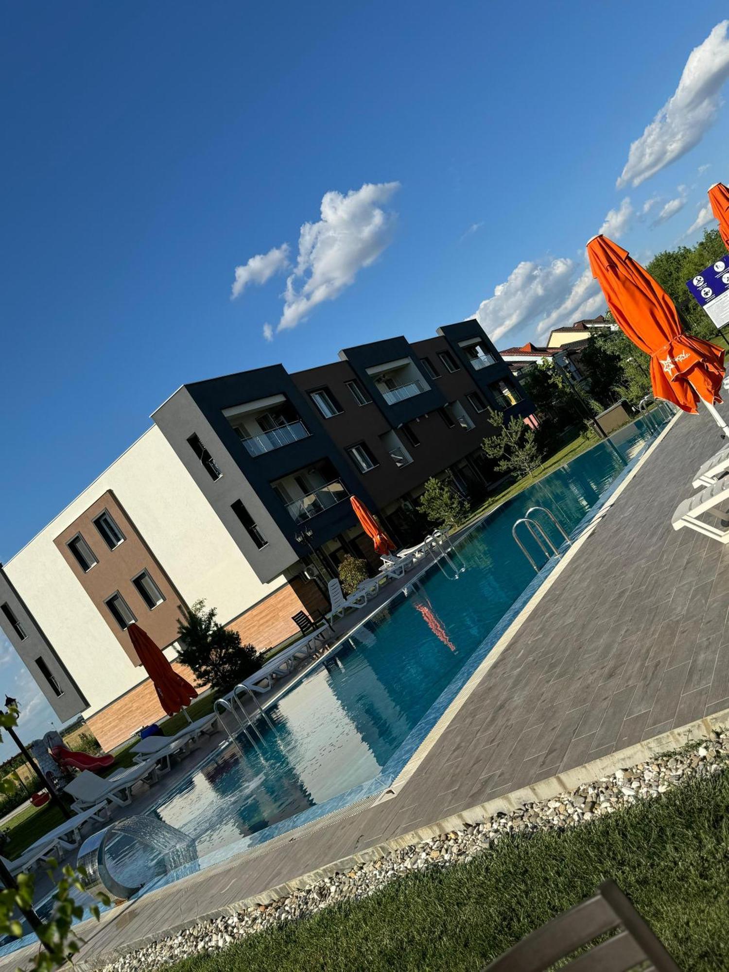 Libertatii Gardens Poolside Airport&Therme Otopeni Exterior foto